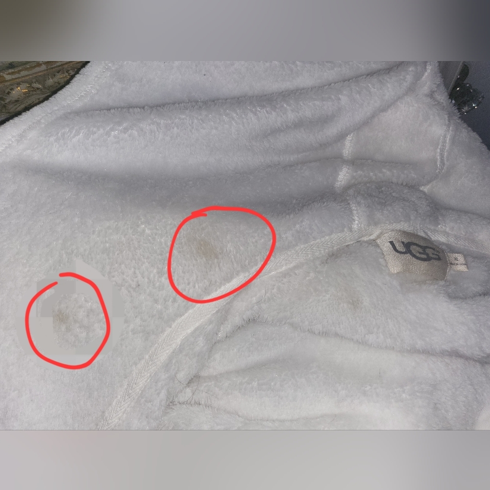 UGG Cream Plush Robe - Picture 7 of 7